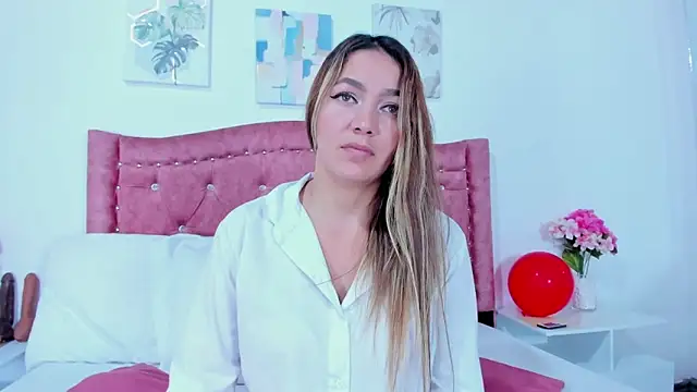 Mia Malkovaa  online show from 18, 1, 2025