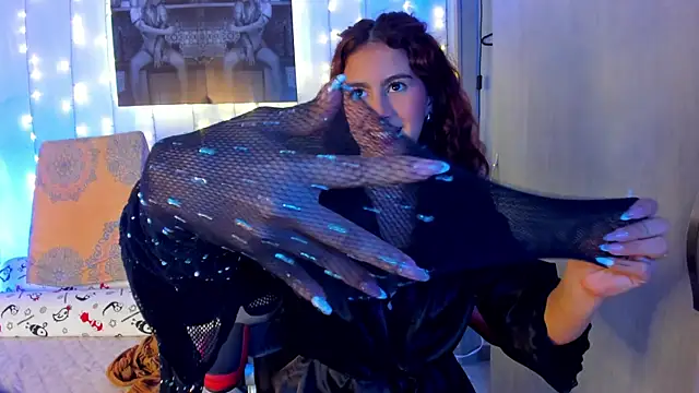 Sophiee Hill online show from 18, 3, 2025