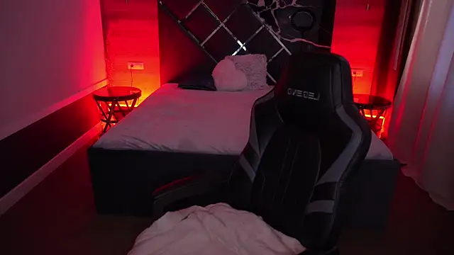 MirandaWong online show from 25, 10, 2025