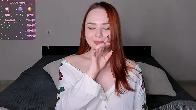 Snapshot of LittleKiitten chatting on 8, 12, 2024 LittleKiitten online show from 8, 12, 2024