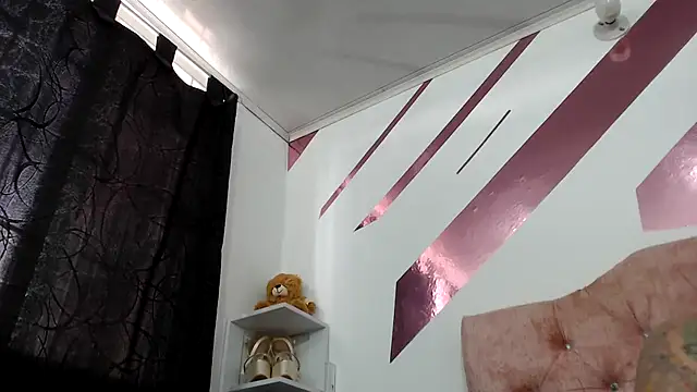 Kitten Hot  online show from 27, 9, 2025