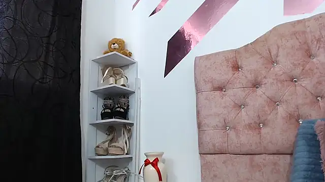 Kitten Hot  online show from 11, 10, 2025