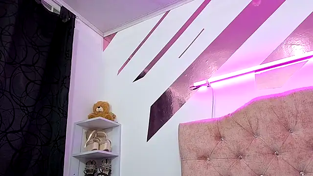 Kitten Hot  online show from 7, 11, 2025