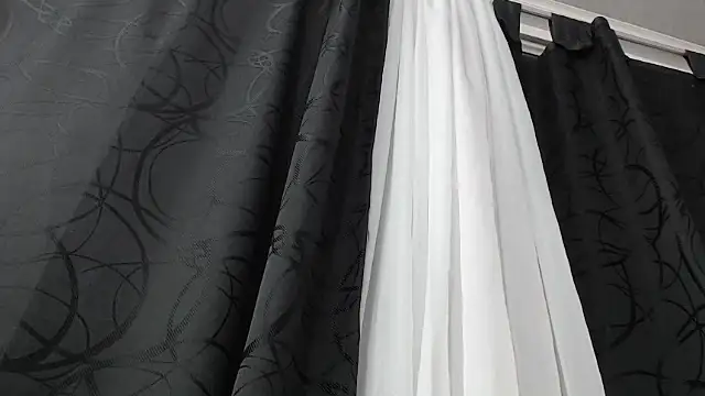 Kitten Hot  online show from 19, 12, 2025