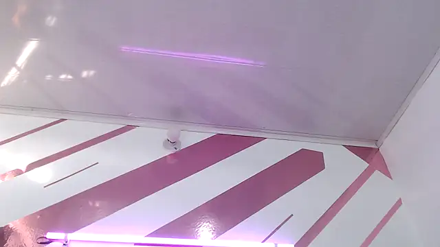 Kitten Hot  online show from 4, 2, 2026