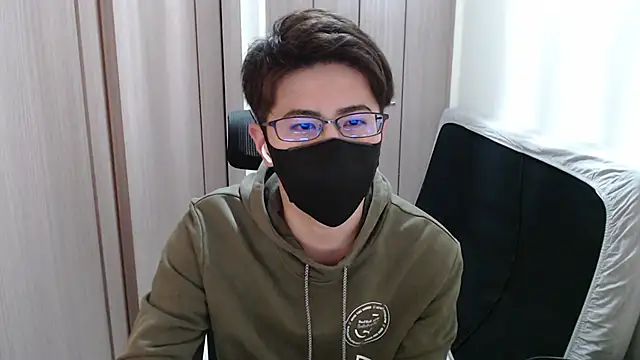 Snapshot of ryota_kkk chatting on 5, 1, 2025 ryota kkk online show from 5, 1, 2025