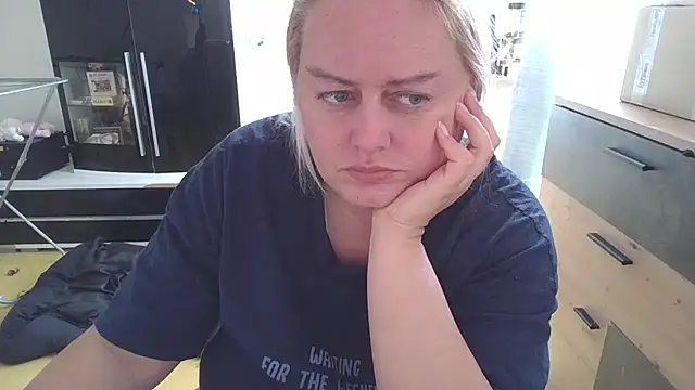 Meliss Official9 online show from 1, 2, 2025