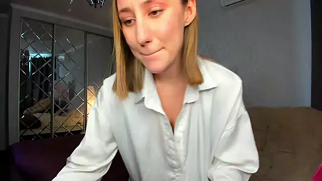 MelodyOfLovee online show from 25, 1, 2025