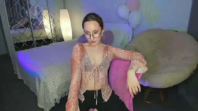 MelodyOfLovee online show from 15, 2, 2025