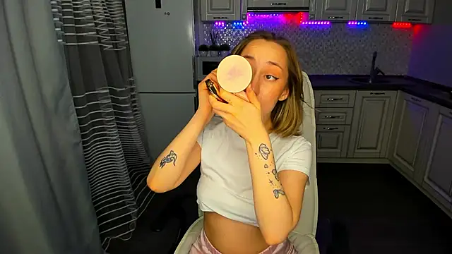 MelodyOfLovee online show from 12, 3, 2025