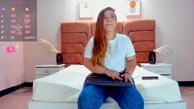 MAHIASMITH13 online show from 3, 1, 2025