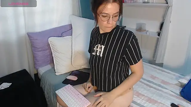 Snapshot of Mily_Miley chatting on 21, 4, 2026 Mily Miley online show from 21, 4, 2026