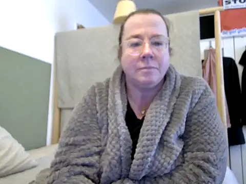 Snapshot of MarthaBriest chatting on 5, 3, 2026 MarthaBriest online show from 5, 3, 2026