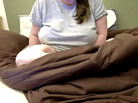 Snapshot of MarthaBriest chatting on 8, 3, 2026 MarthaBriest online show from 8, 3, 2026