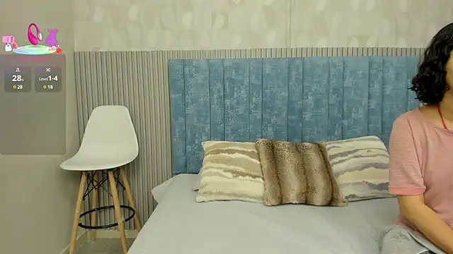 pretty sunlight  online show from 13, 3, 2025