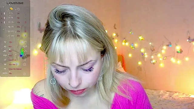 Snapshot of lavenderluxe chatting on 8, 1, 2025 lavenderluxe online show from 8, 1, 2025