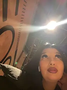 Tisha Busty online show from 2, 2, 2025