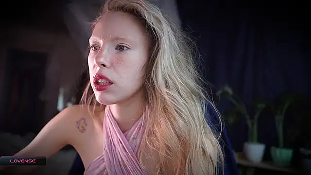  Phantom thread  online show from 7, 11, 2025