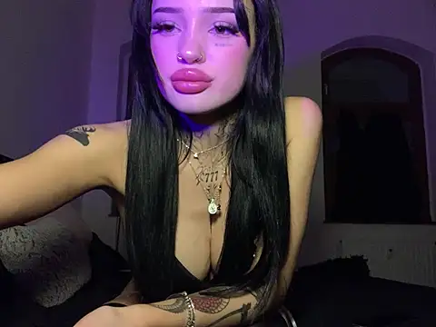 madelinexx online show from 8, 1, 2025