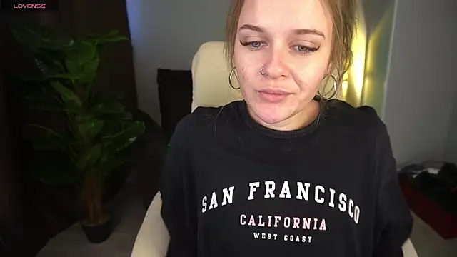 Snapshot of MaribelRiverr_ chatting on 8, 12, 2024 MaribelRiverr online show from 8, 12, 2024