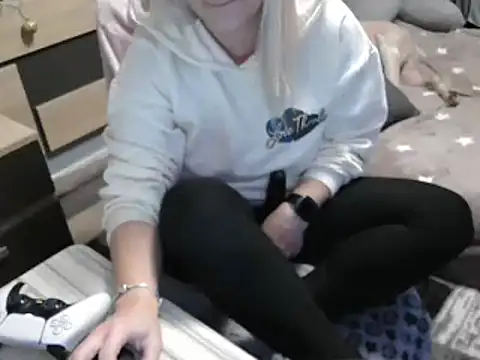 LaRa forU online show from 4, 1, 2025