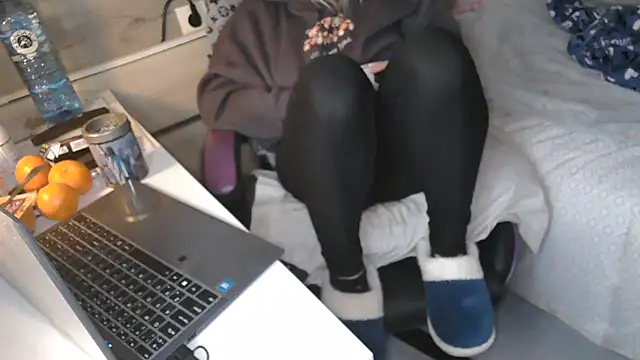 LaRa forU online show from 27, 11, 2025