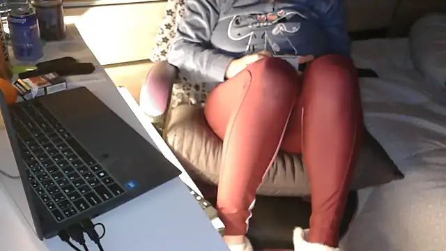 LaRa forU online show from 28, 11, 2025