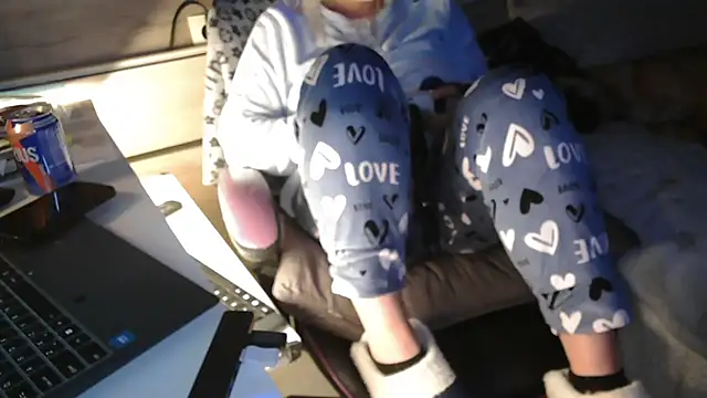 LaRa forU online show from 30, 11, 2025