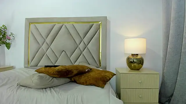 emily queen2 online show from 16, 4, 2026