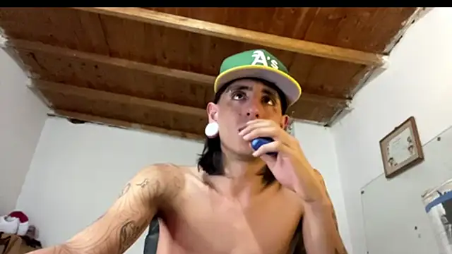 Snapshot of Matthew_Dixonn chatting on 28, 1, 2025 Matthew Dixonn online show from 28, 1, 2025