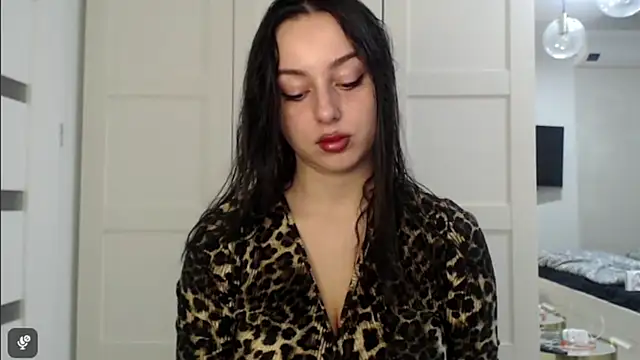 courtneyPerfect online show from 4, 12, 2025