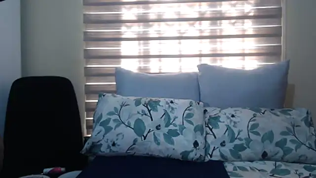 Foxybrownxx1 online show from 17, 5, 2026