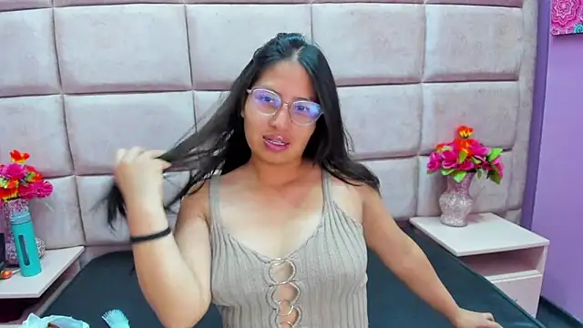 Miaa Smiith  online show from 19, 3, 2025