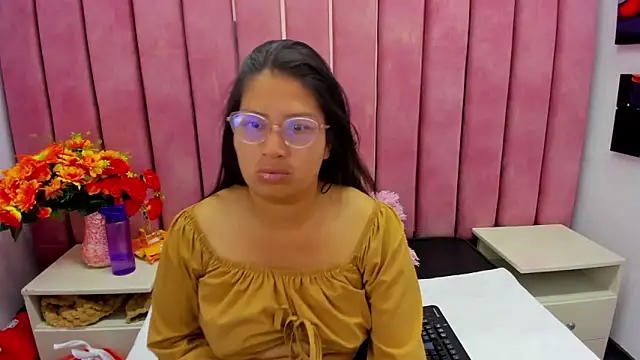 Miaa Smiith  online show from 18, 9, 2025