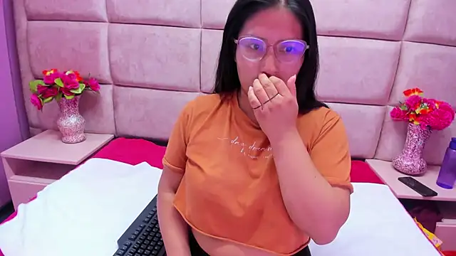 Miaa Smiith  online show from 19, 9, 2025