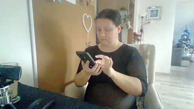 Snapshot of ReifeVenna chatting on 23, 12, 2024 ReifeVenna online show from 23, 12, 2024