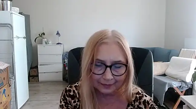 sofia xkiss online show from 18, 2, 2025