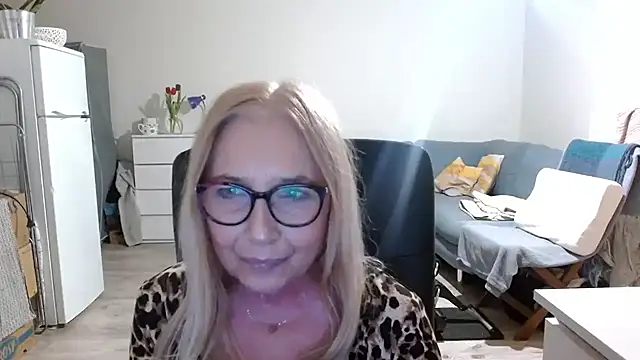 sofia xkiss online show from 10, 3, 2025