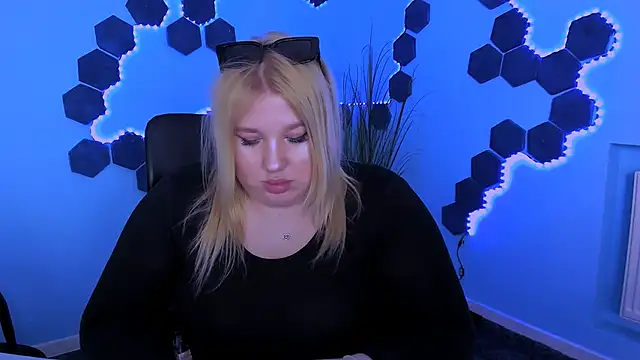 juli kisss online show from 24, 4, 2026