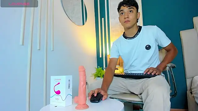 Snapshot of Austin_Cardieff chatting on 8, 1, 2025 Austin Cardieff online show from 8, 1, 2025