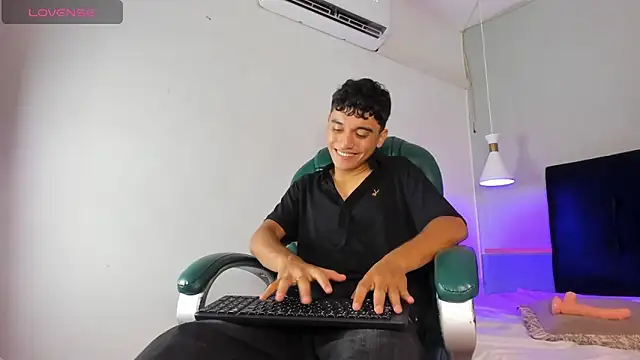 Snapshot of Austin_Cardieff chatting on 26, 1, 2025 Austin Cardieff online show from 26, 1, 2025