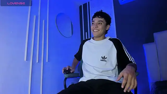 Snapshot of Austin_Cardieff chatting on 4, 3, 2025 Austin Cardieff online show from 4, 3, 2025