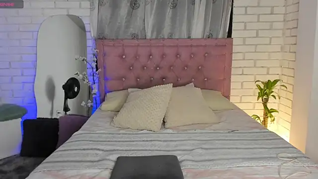 Snapshot of April_Scarlett chatting on 12, 1, 2025 April Scarlett online show from 12, 1, 2025