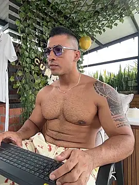 aaroncolombia online show from 9, 4, 2026