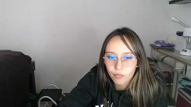 Snapshot of Skarlet_Adams28 chatting on 6, 3, 2025 Skarlet Adams28 online show from 6, 3, 2025