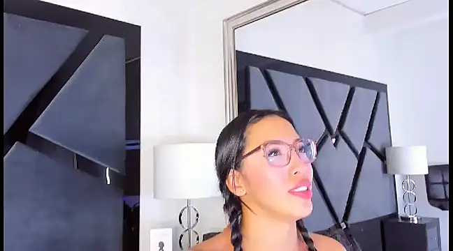 KylieWhite online show from 17, 2, 2025