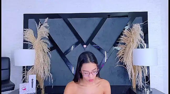 KylieWhite online show from 10, 3, 2025