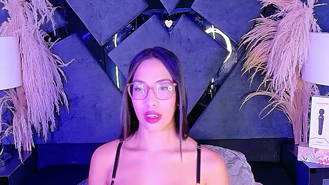 KylieWhite online show from 4, 11, 2025