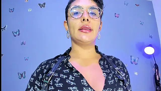 Kaira mosse online show from 9, 11, 2025