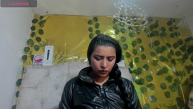 cristalconnorr online show from 14, 4, 2026